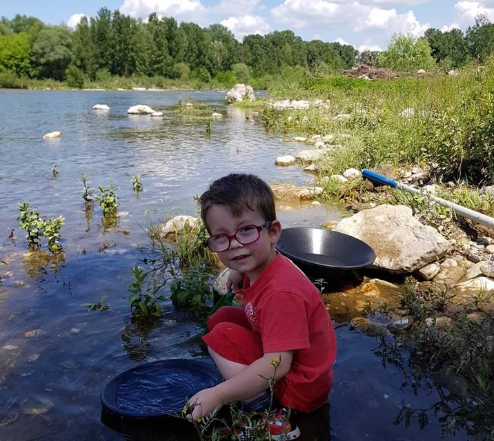 orpailleur-Goldpanning-pépited'or-orpaillage-homme-chercheur-d'or-stage-orpaillage-goldnuggets