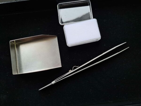 Boite_gemmes_gemmologie_56x36x15mm_24_boite_pierres_précieuse_mousse_mémoire_de_forme_gems_box_diamod_box_spfgems