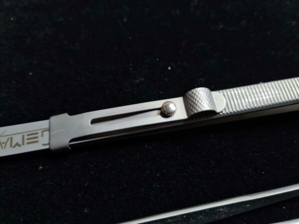 Brucelle_pierres_précieuse_gemax_gemologie_pince_pierre_précieuse_matériel_gemmologie_spfgems