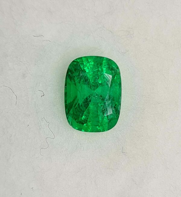 Emeraude_verdant_green_colombie_zambie_coussin_1.26ct_7.45x5.55x5.11mm_vivid_green_emerald_insignificant_oild_#spfgems