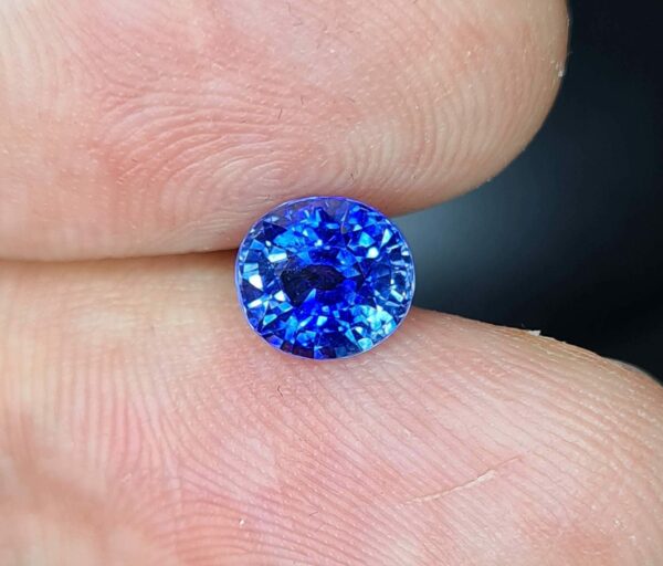 Saphir_cornflower_oval_ceylan_1.37ct_6.43x5.86x4.22mm_cornflower_sapphire_royal_blue_sapphire_#spfgems