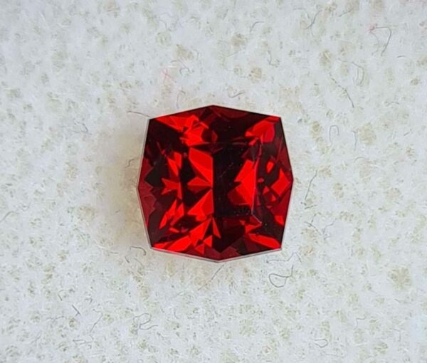 Grenat_rouge_taille_précision_red_garnet_mozambique_bague_grenat_#spfgems_@spfgems_spfgems