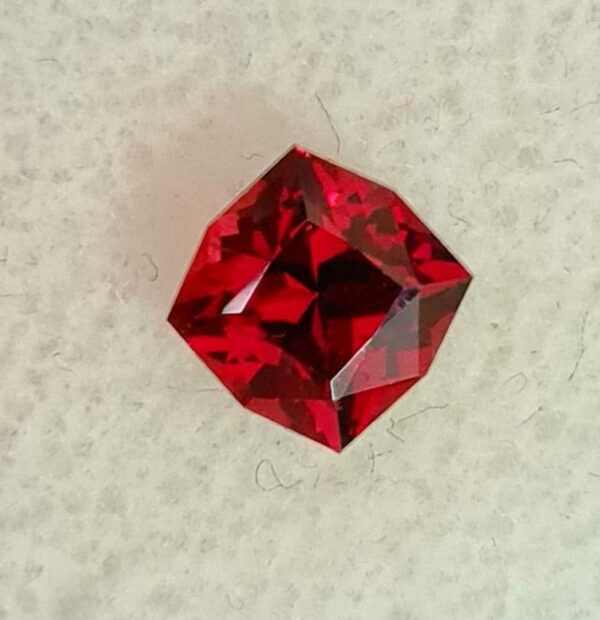 octagone_cut_garnet_red_garnet_blood_garnet_grenat_octagone_#spfgems_spfgems_@spfgems_bague_grenat_rouge_fiancailles