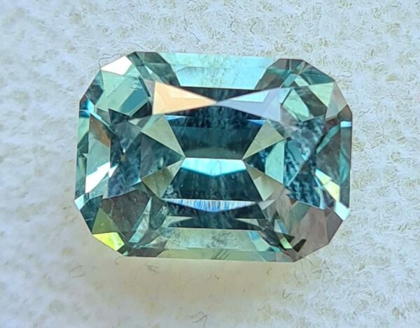 Aigue-marine_beryl_vert_coussin_3.41ct_10.4x7.8x6.4mm_spfgems_nomade_florian_le_goff_precision_cut