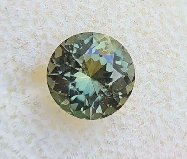 Kornerupine_ronde_Sri-lanka_1.49ct_7.15x7.10x4.70mm_KRG01_spfgems_rare_gemstone_ceylon