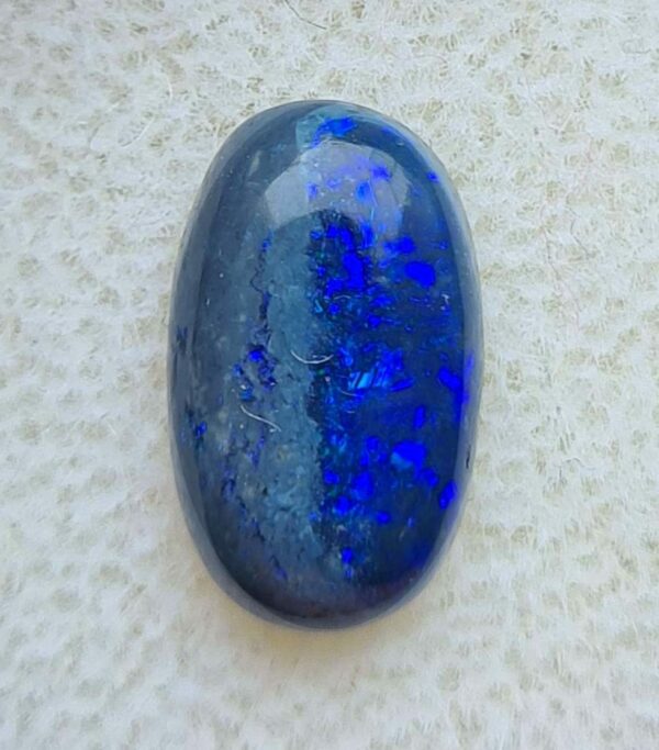 Opale_noire_naturelle_australie_1.97ct_12.7x7.7x3.1mm_OPB01