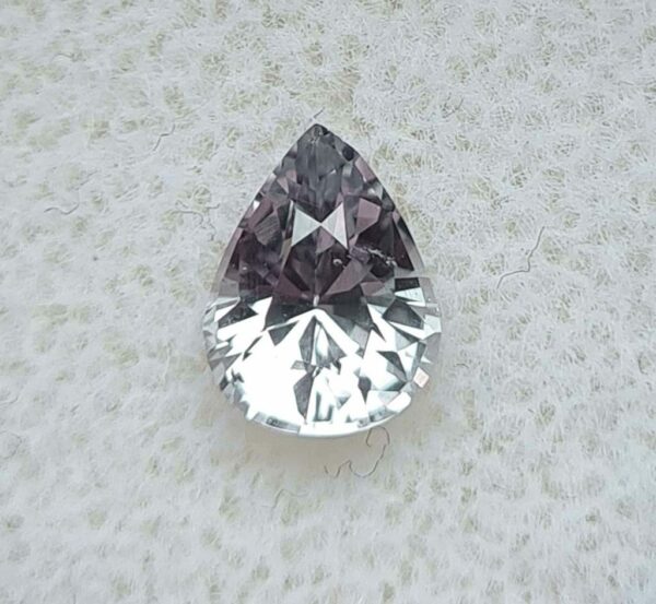 Saphir_poire_blanc_gris_1.08ct_7.5x5.6x4.1mm_SPB01_#spfgems_grey_sapphire_#spfjoaillerie